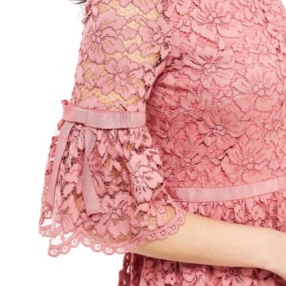 Gal Meets Glam Josephine Floral Lace Dress. - Picture 4 of 11